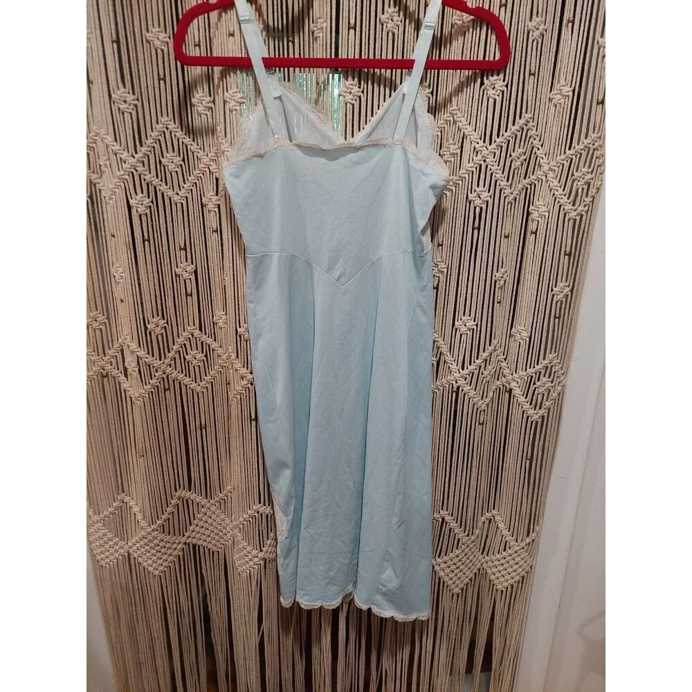 Vintage Gossard-Artemis Ice Blue Full Slip Lace Bust And Trim Size 34 Style 8047